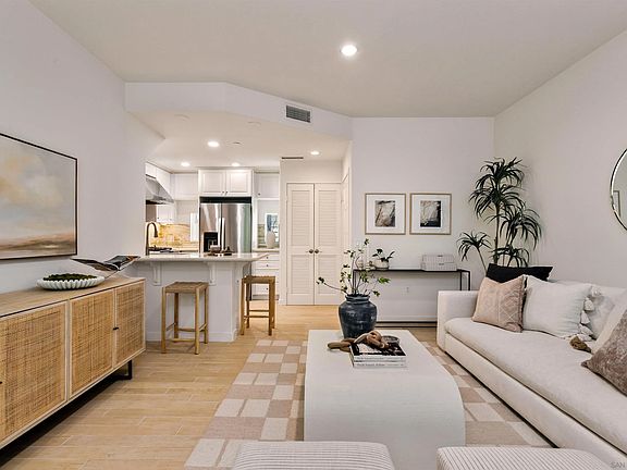 5th image of 1056 Pearl St Unit 14