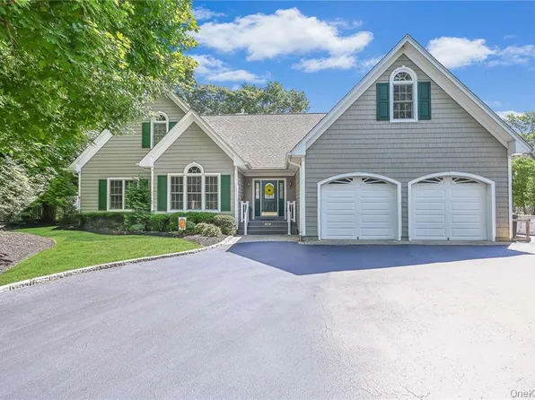 828 Pondview Road, Riverhead, NY 11901