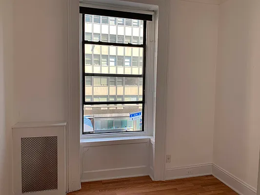 Rented by Salon Realty Corp | media 8