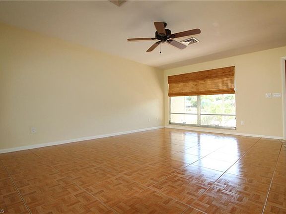 Light, bright Living Room