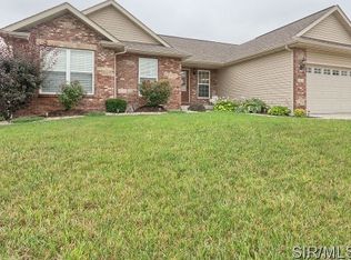 1876 Wellington Ln, Maryville, IL 62062