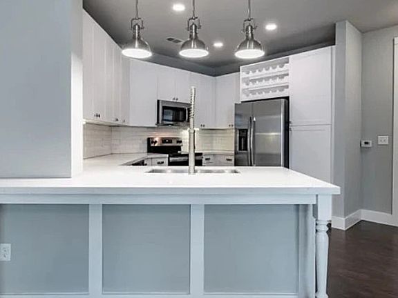 3rd image of 4227 Swiss Ave #154