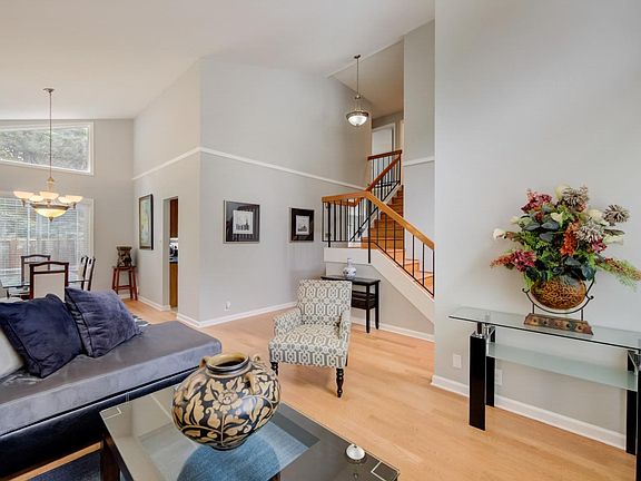 4th image of 664 Price St