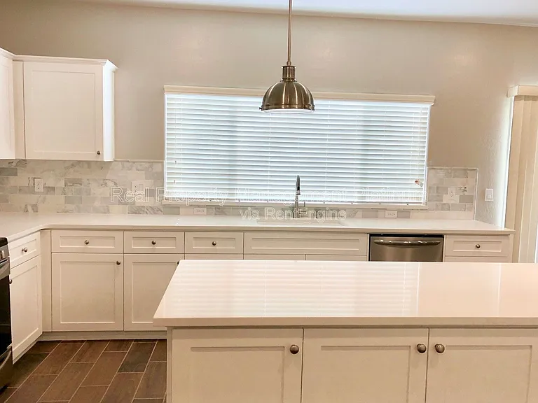 4150 Duncan Ave — Photo 15