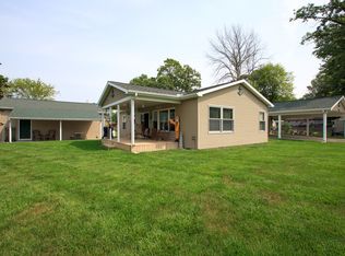 536 W Leonard St, Sanford, MI 48657