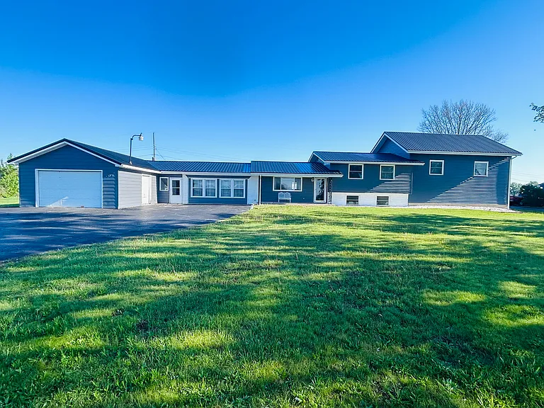 2708 W Judson Rd — Photo 1