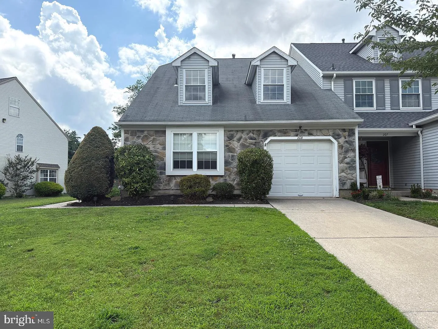 3 bed, 2.5 bath, 2015 sqft, $3,300 — Photo 1