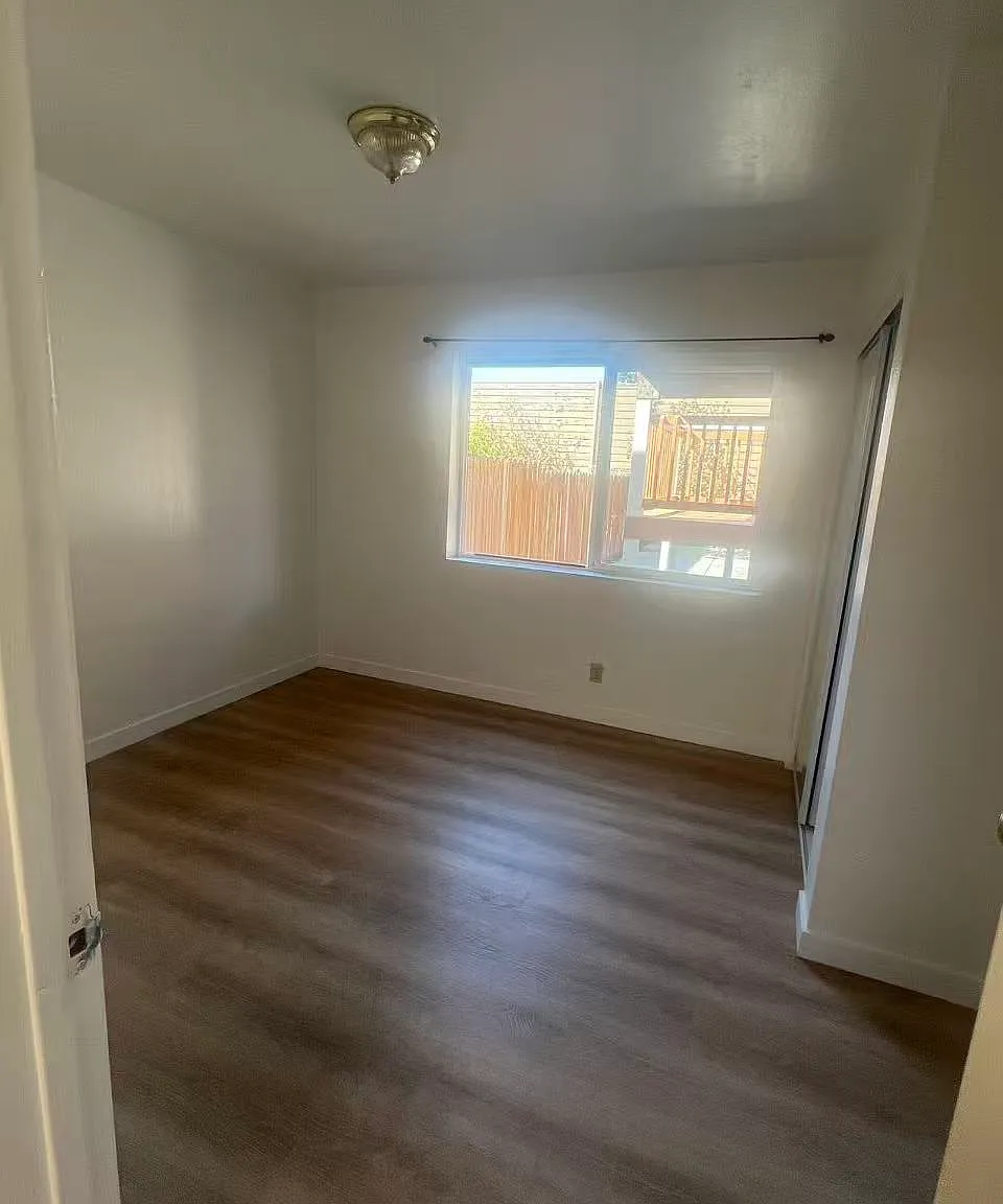 2 bed, 800 sqft, $2,500 — Photo 3