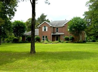 1023 Mentzwood Trl, Alleyton, TX 78935