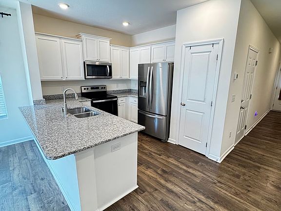 5th image of 1075 Hammett Rd