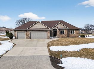 8065 Golden Primrose Cir, Neenah, WI