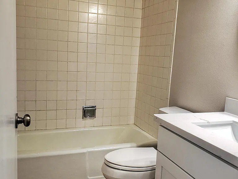 2110 N Oakes St #1 — Photo 9