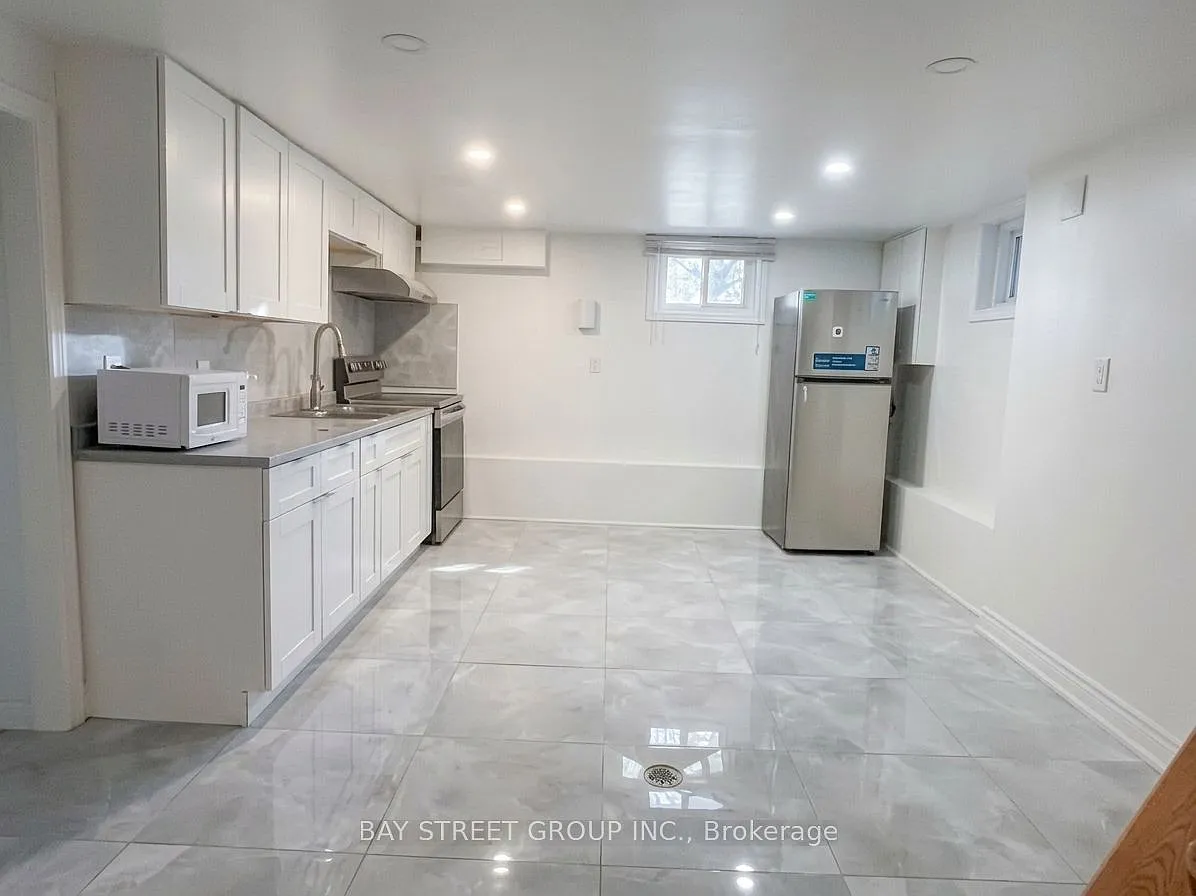 3 bed, $2,000 — Photo 3