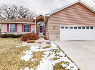 6318 S Pointe Dr SW, Rochester, MN 55902