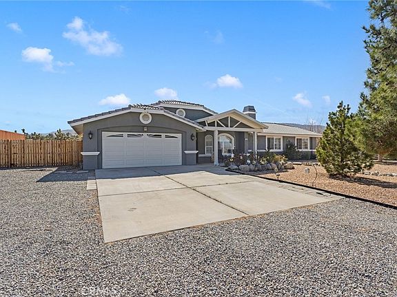 2nd image of 1237 Mono Rd