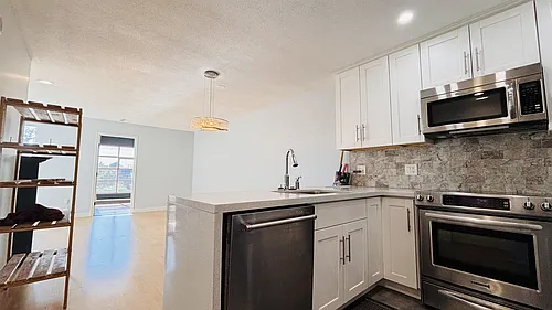 8989 Hudson St #409 Photo 1