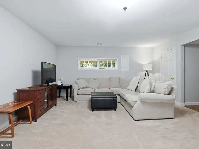 900 Hickory Cir — Photo 25