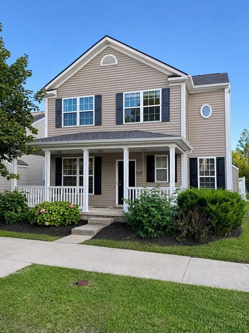 3 bed, 2.5 bath, 2200 sqft, $3,150 — Photo 1