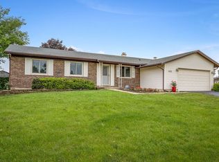 1492 Armstrong Ln, Elk Grove Village, IL 60007