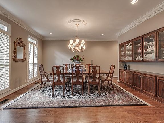 4th image of 1419 Hawthorn Pl