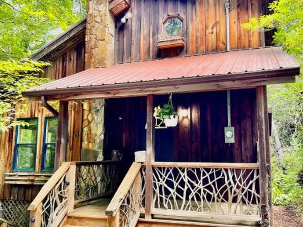 275 Conard Cir, Bryson City, NC 28713