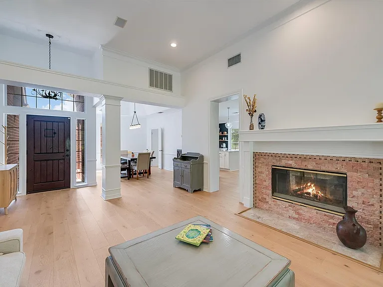 2404 Cliffs Edge Dr — Photo 4