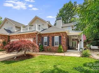 609 Carriage Commons Dr, Hendersonville, NC 28791
