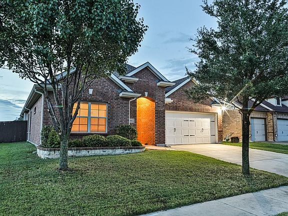 3rd image of 3016 Glenoaks Dr
