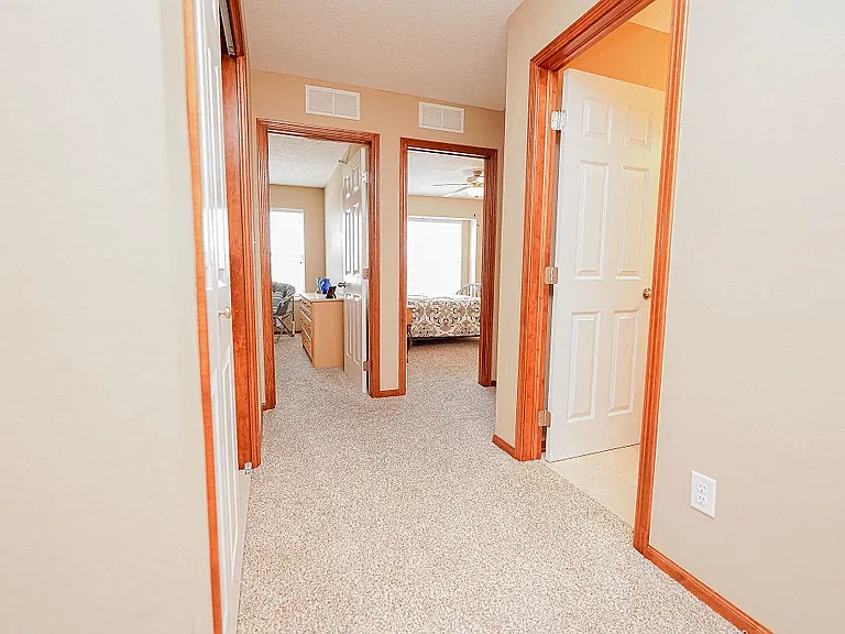 Maplewood Townhouses — Photo 15