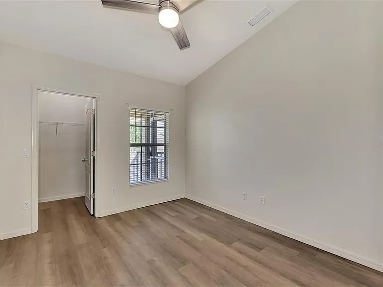 400 Mirabella Cir #201 — Photo 22