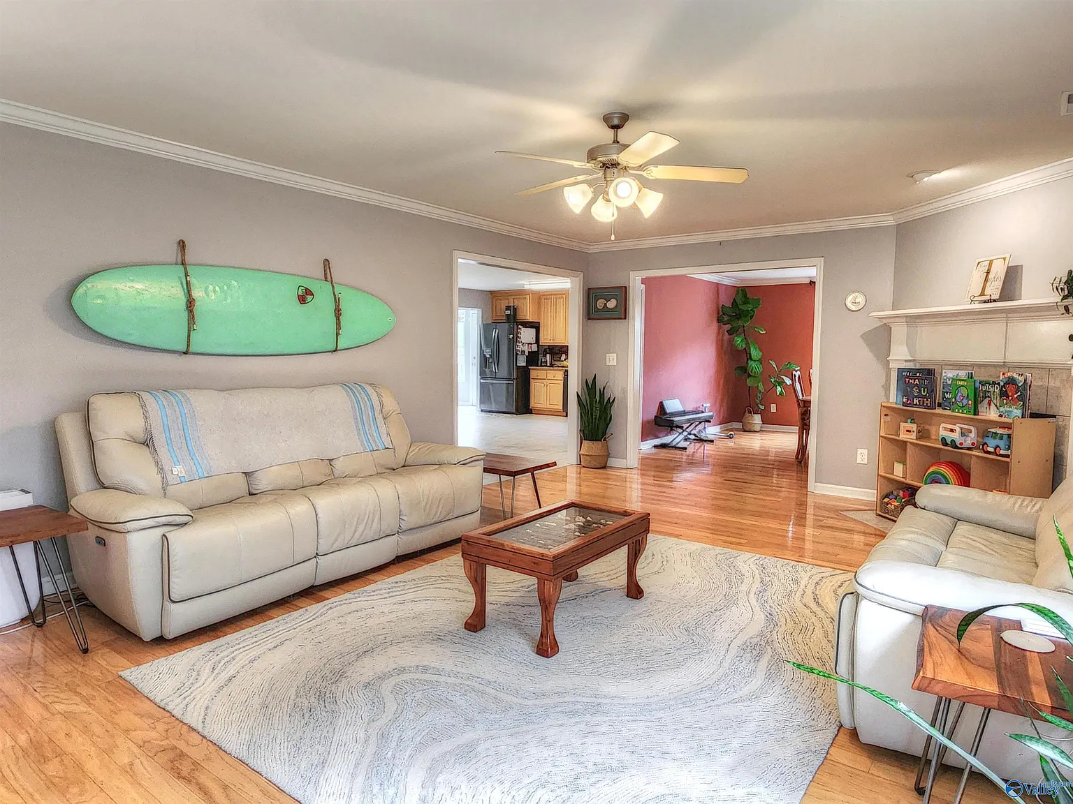 5 bed, 4.0 bath, 4004 sqft, $2,550 — Photo 2