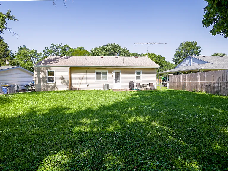 405 Hawthorne St — Photo 18
