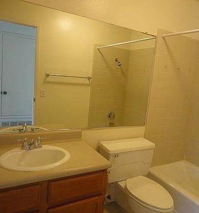 5th image of 1821 E Thompson Blvd APT 6