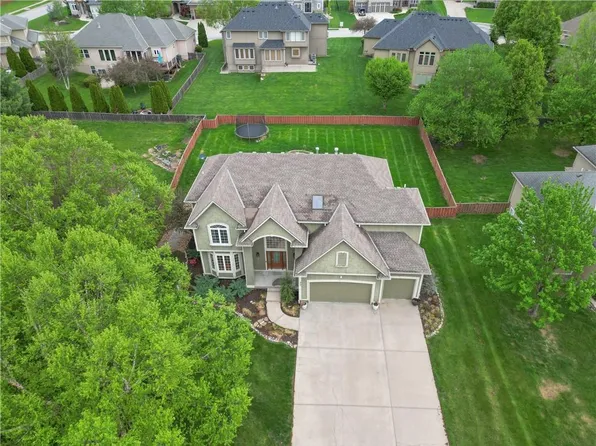 637 NE Sundance Trl, Lees Summit, MO 64086