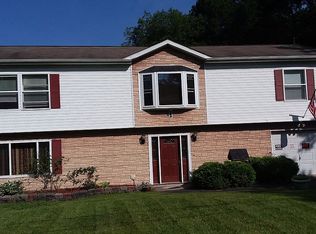132 Green Chapel Ln, Cresco, PA 18326