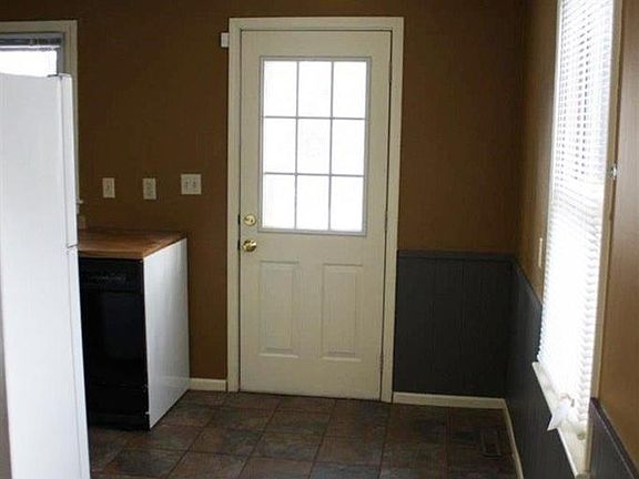 4th image of 3034 N Cotner Blvd