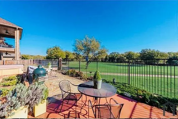 4 bed, 2805 sqft, $3,850 — Photo 2