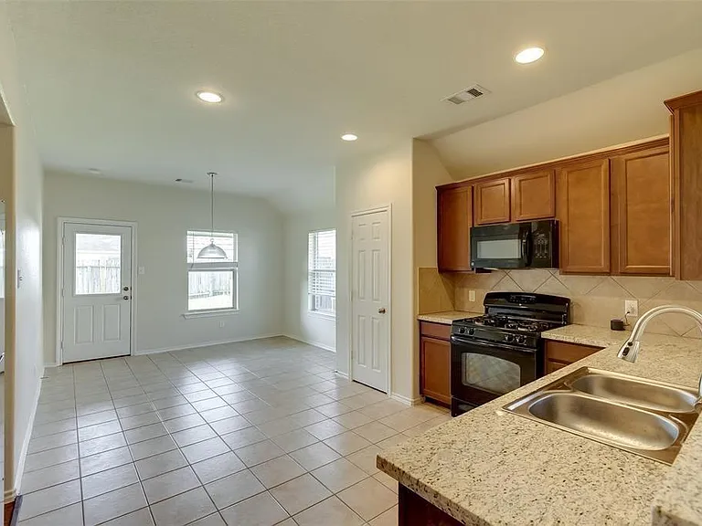 8731 Sunny Gallop Dr — Photo 11