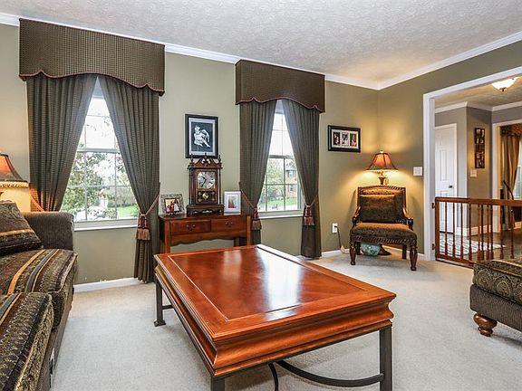 5th image of 4743 Moselle Dr
