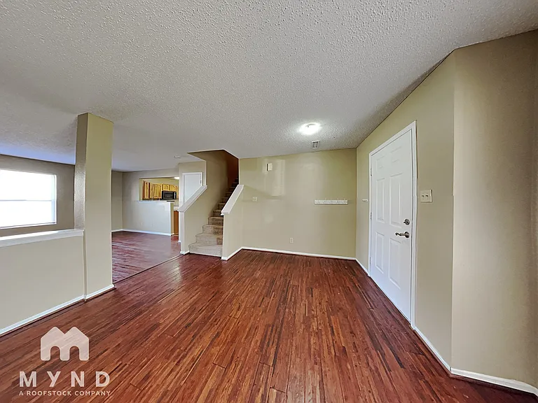9526 W Lantern Ln — Photo 2