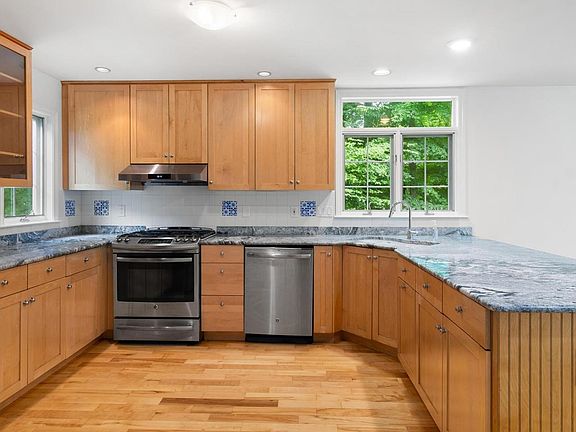 4th image of 42 Cardinal Way
