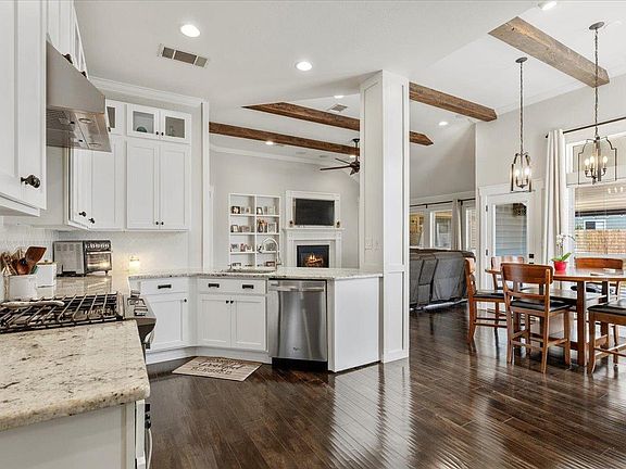 4th image of 701 S Stuart Cv