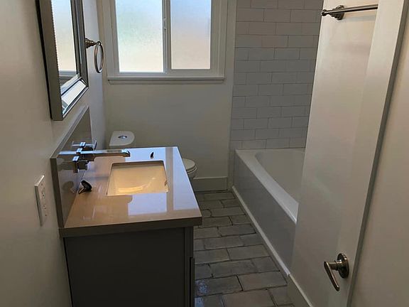 5th image of 14865 Dalman St