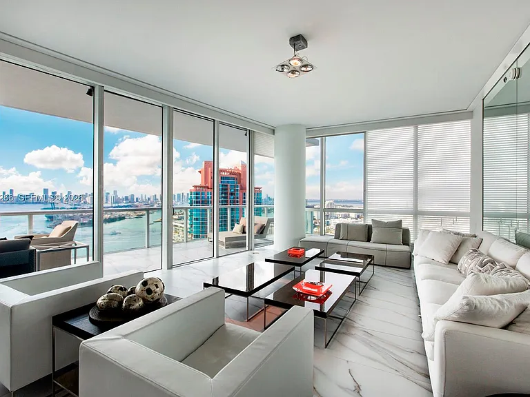 100 S Pointe Dr #3701 — Photo 3
