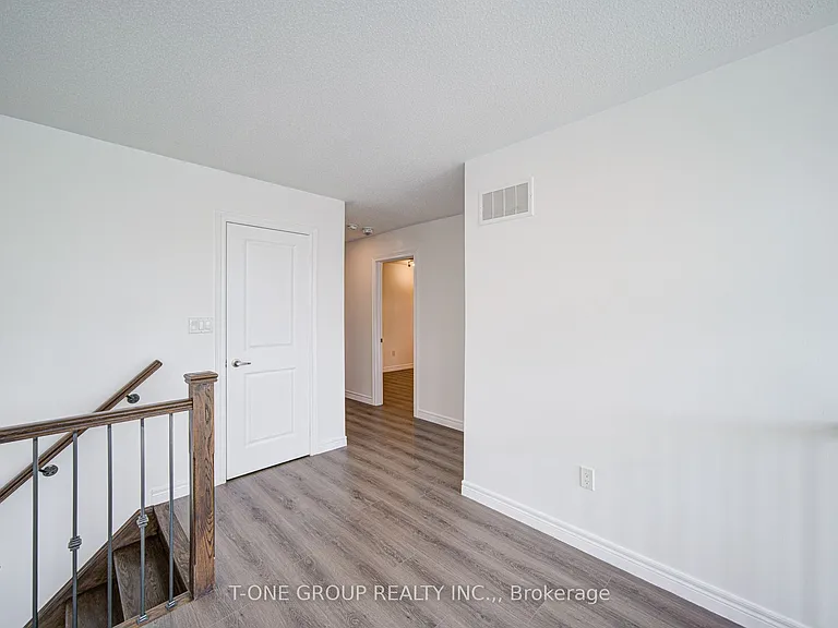 60 Lewis Ave — Photo 27