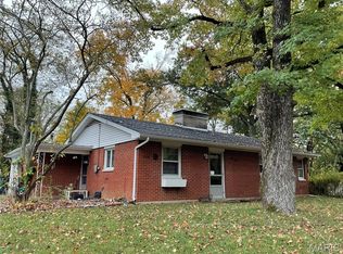 2131 Hill Crest Dr, Highland, IL 62249