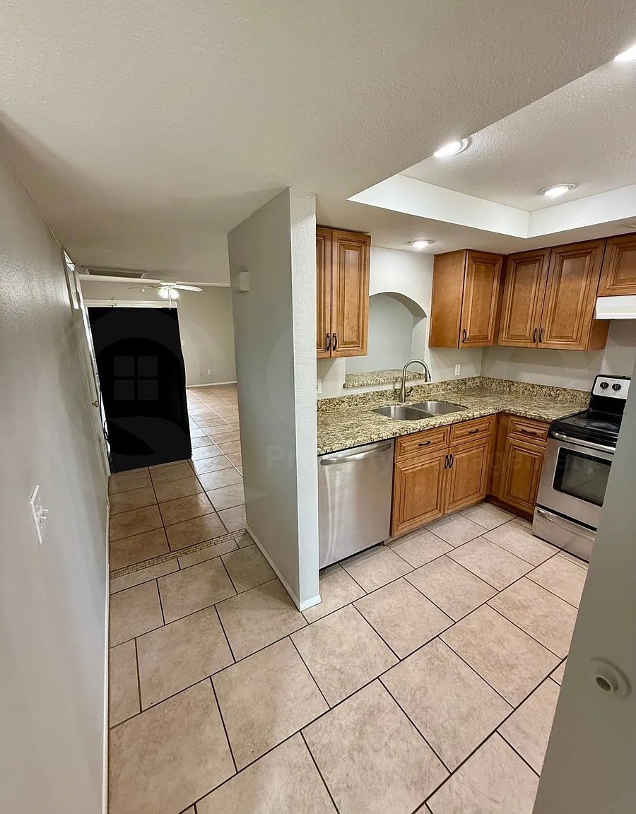 3 bed, 2.0 bath, 1320 sqft, $1,899 — Photo 4