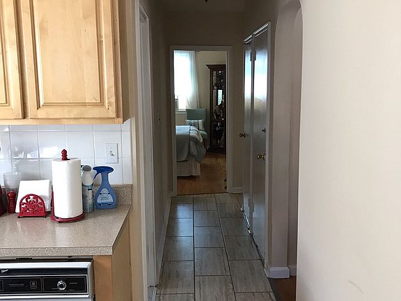 3rd image of 2427 Westervelt Ave