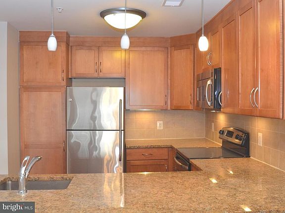 4th image of 888 N Quincy St Unit 1311