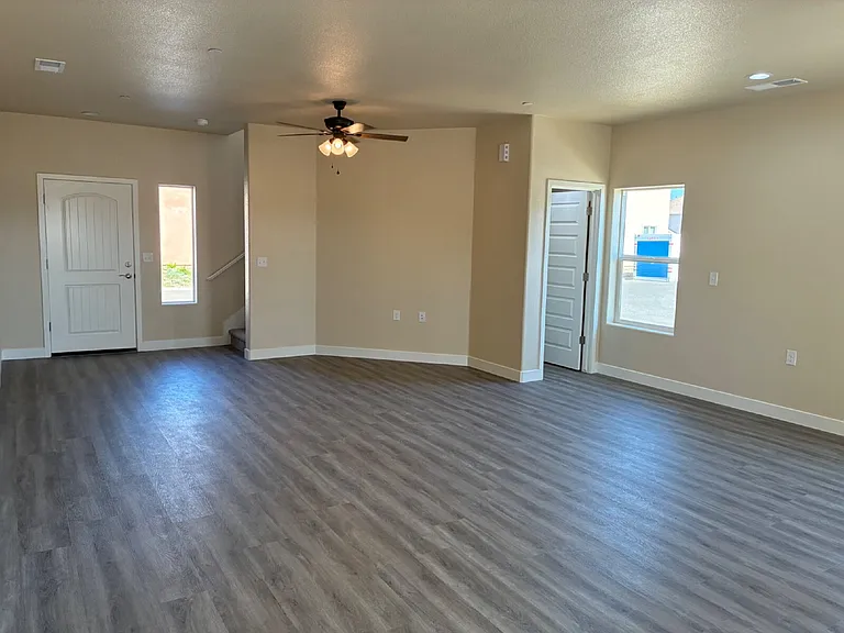 3621 Venice Ave — Photo 43